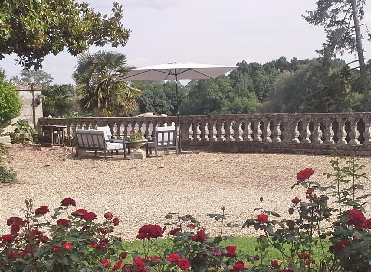 Le Logis De Ruelle Bed & Breakfast Exterior foto